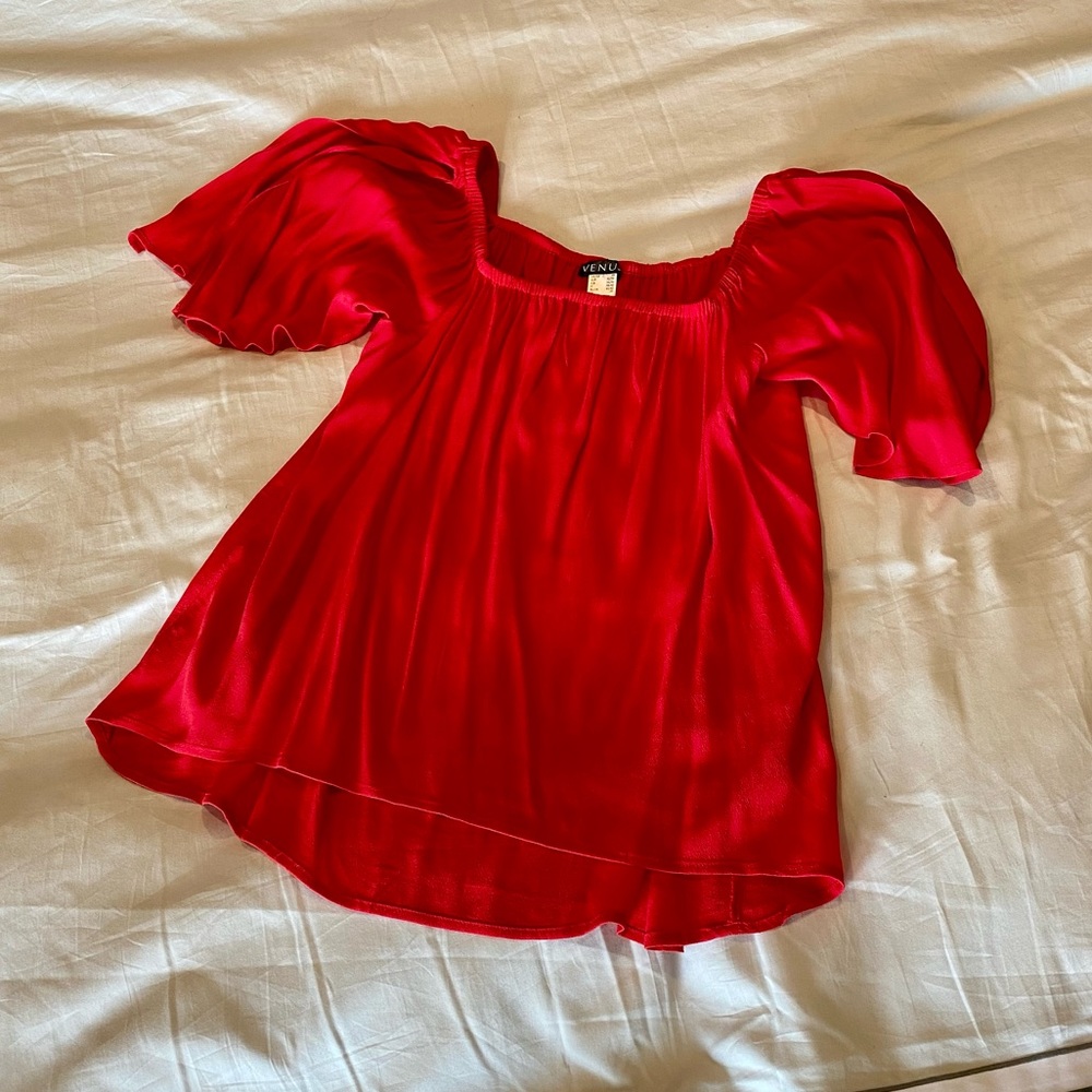 Red Venus off the shoulder short sleeve XS top, EUC
